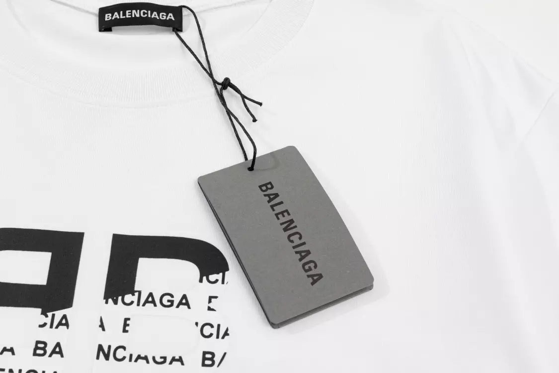 Camiseta BALENCІAGA Oversized - Branca (PRONTA ENTREGA)