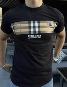 Camiseta Burberry com recorte xadrez - Preta