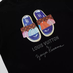 Camiseta Chinelo Louis Vuitton X Yayoi Kusama - Preto