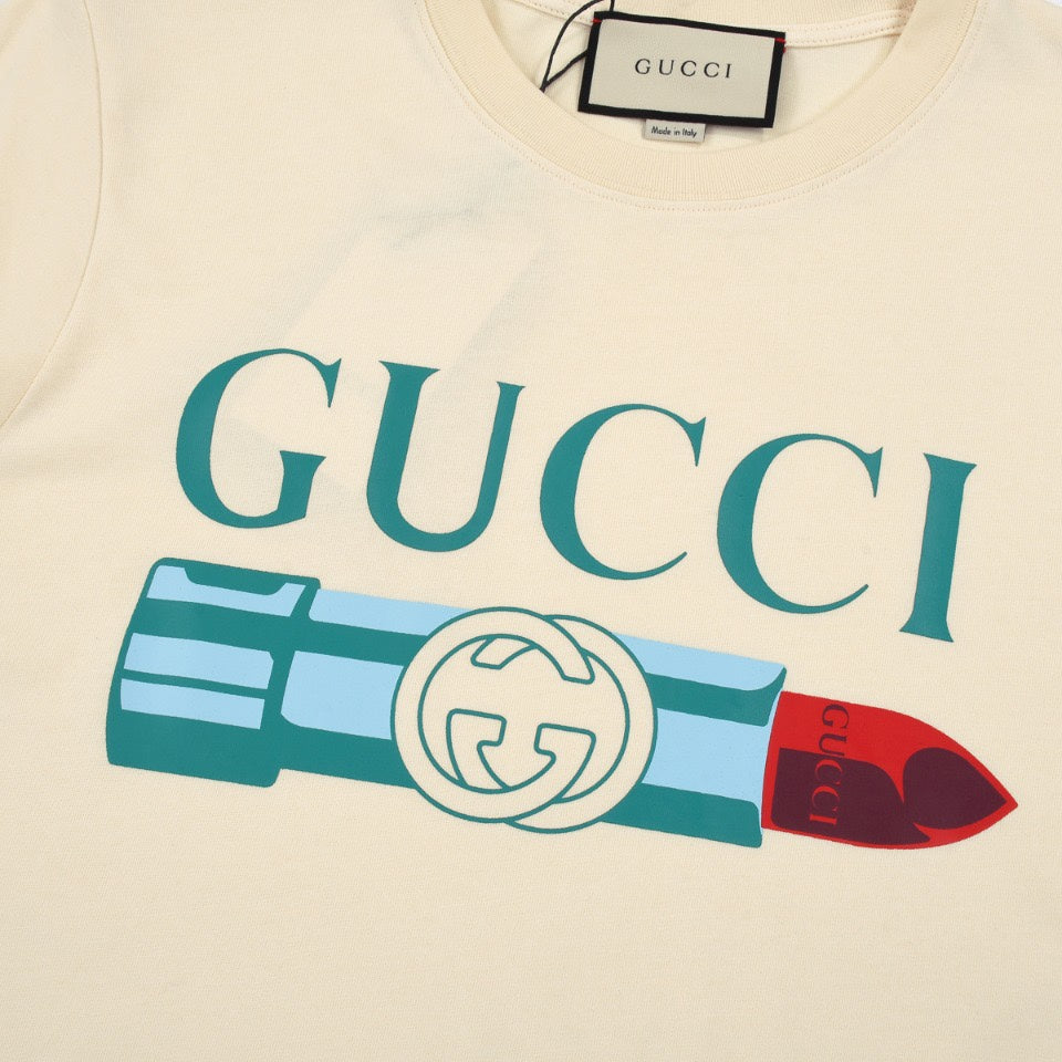 Camiseta Gucci Lipstick - Bege