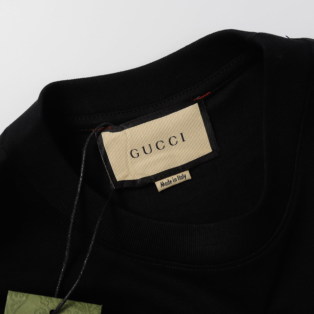 Camiseta Gucci Estampa Tênis - Preto (PRONTA ENTREGA)