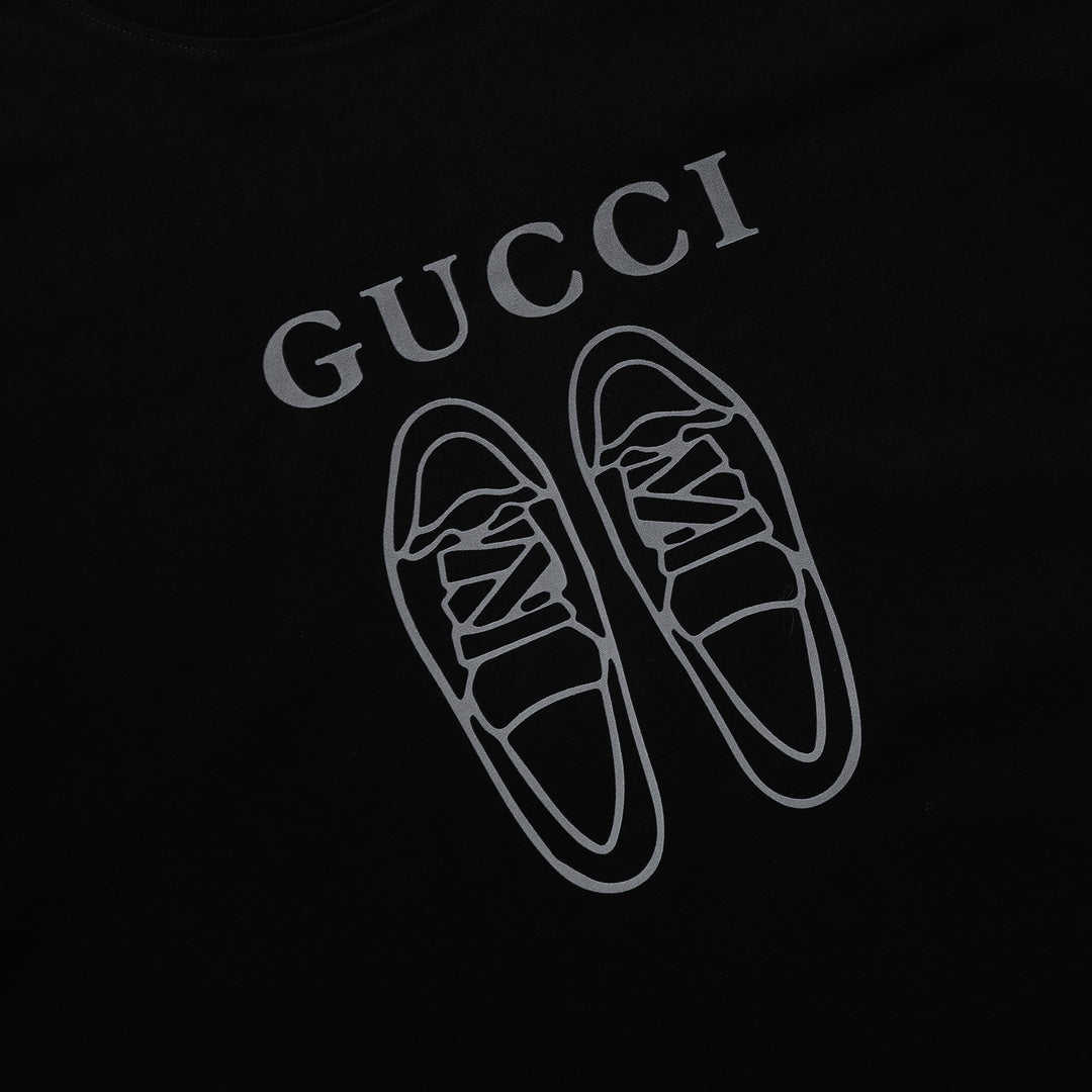 Camiseta Gucci Estampa Tênis - Preto (PRONTA ENTREGA)