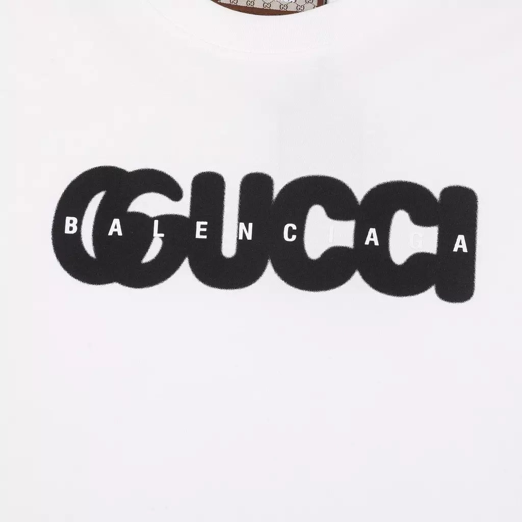 Camiseta GUCCІ x BALENCIAGA Estampa de Logo - Branca