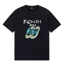 Camiseta FENDІ Roma Chinelo - Preta (PRONTA ENTREGA)