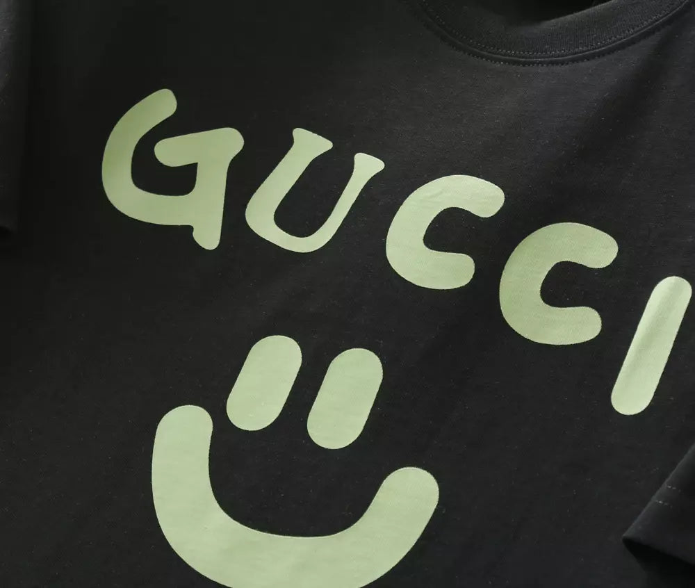 Enfermedad infecciosa Armstrong alumno Camiseta Gucci Smile Face - Black