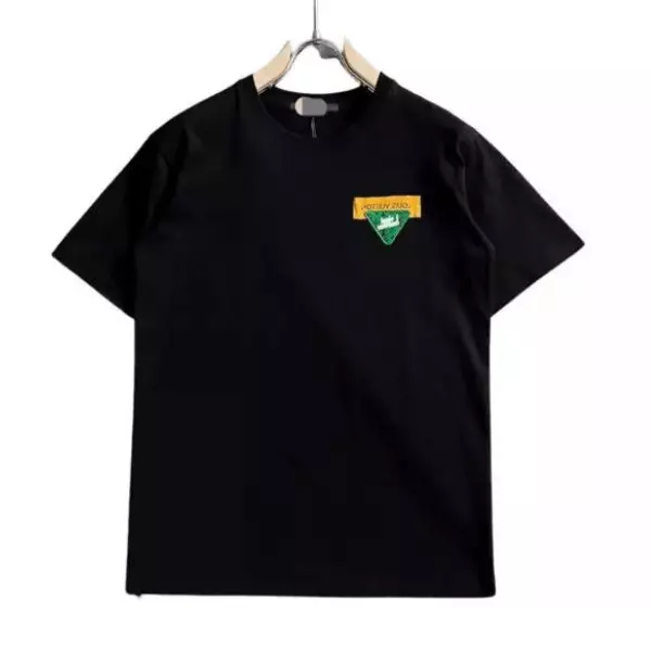 Camiseta LОUІS VUІTTON Estampa de Logo LV Preta com Verde